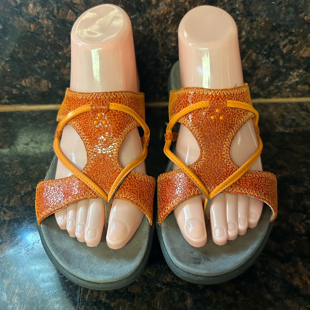 Privó by Clark’s wedge leather sandals canistel 8.5